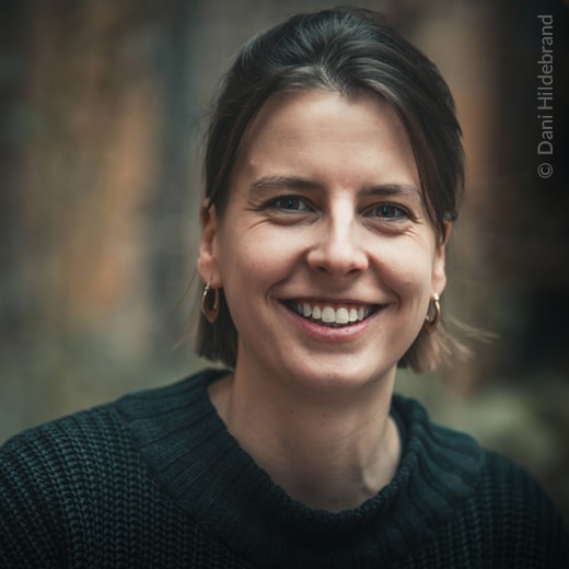 Cora Mantel